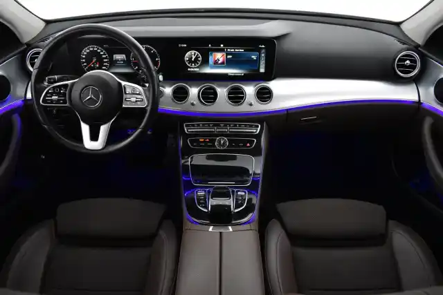 Valkoinen Farmari, Mercedes-Benz E – FNT-935