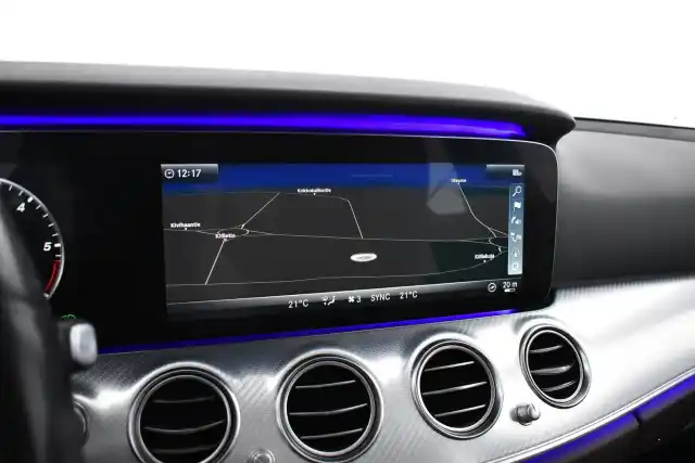 Valkoinen Farmari, Mercedes-Benz E – FNT-935