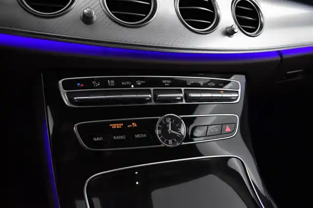 Valkoinen Farmari, Mercedes-Benz E – FNT-935