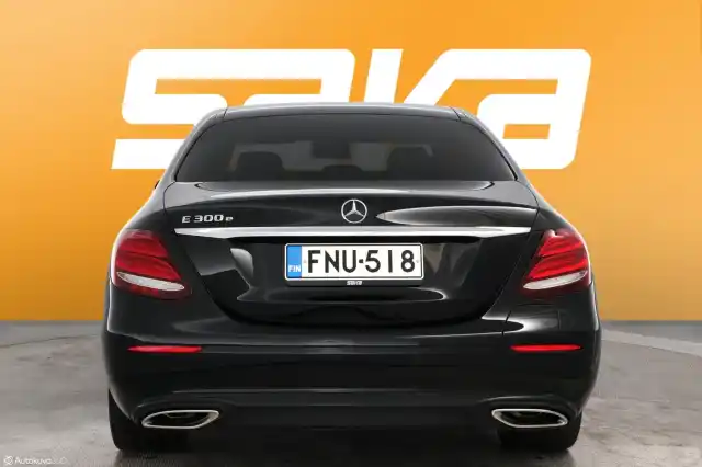 Musta Sedan, Mercedes-Benz E – FNU-518