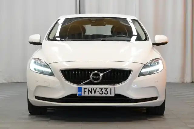 Valkoinen Viistoperä, Volvo V40 – FNV-331