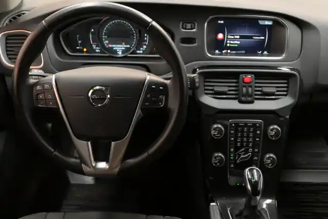 Valkoinen Viistoperä, Volvo V40 – FNV-331