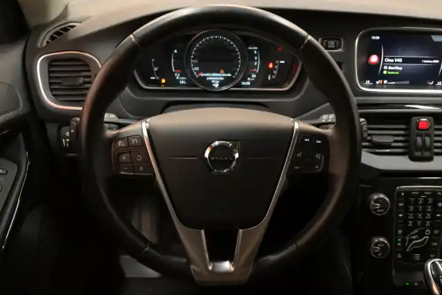 Valkoinen Viistoperä, Volvo V40 – FNV-331