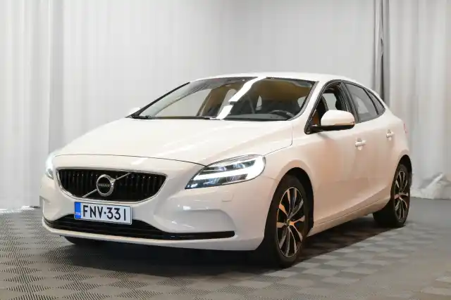 Valkoinen Viistoperä, Volvo V40 – FNV-331