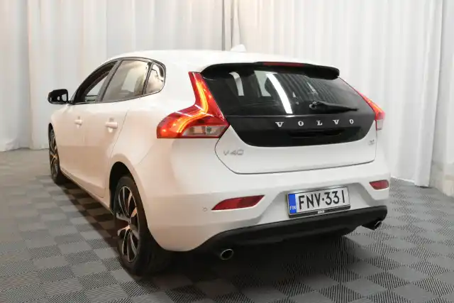 Valkoinen Viistoperä, Volvo V40 – FNV-331