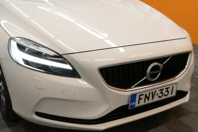 Valkoinen Viistoperä, Volvo V40 – FNV-331