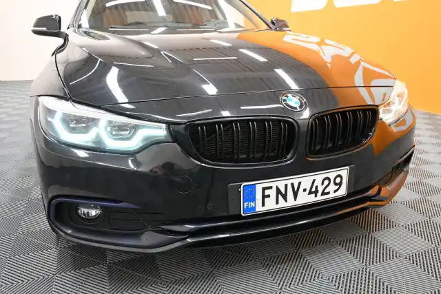 Musta Sedan, BMW 420 – FNV-429