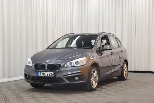 Harmaa Tila-auto, BMW 225 – FNX-226