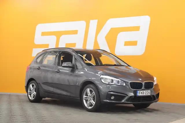 Harmaa Tila-auto, BMW 225 – FNX-226