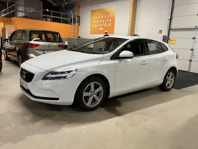 Valkoinen Viistoperä, Volvo V40 – FNX-717