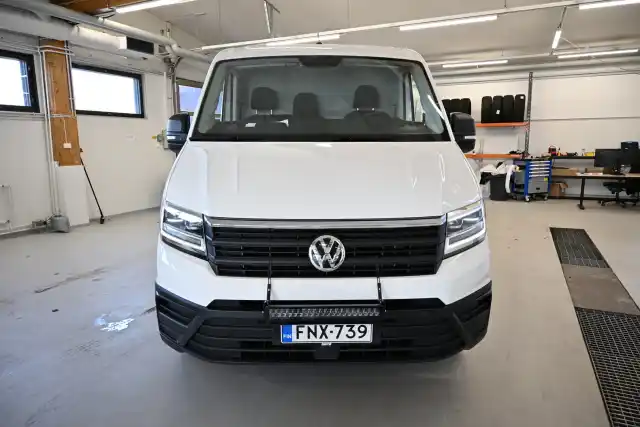 Valkoinen Pakettiauto, Volkswagen Crafter – FNX-739