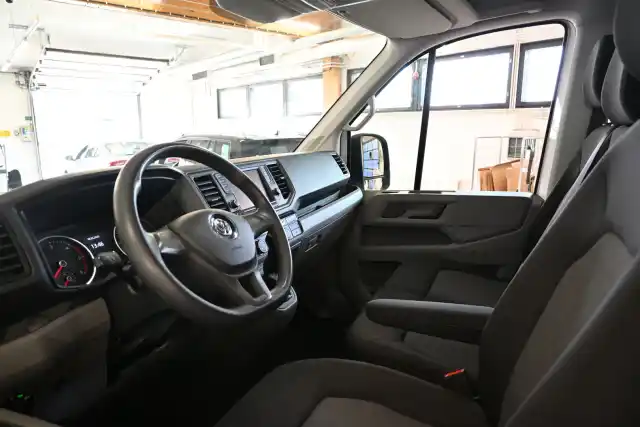 Valkoinen Pakettiauto, Volkswagen Crafter – FNX-739