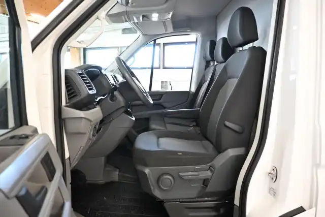 Valkoinen Pakettiauto, Volkswagen Crafter – FNX-739