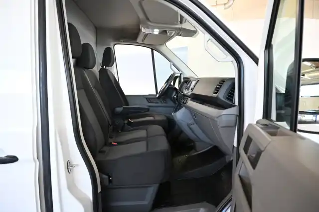 Valkoinen Pakettiauto, Volkswagen Crafter – FNX-739