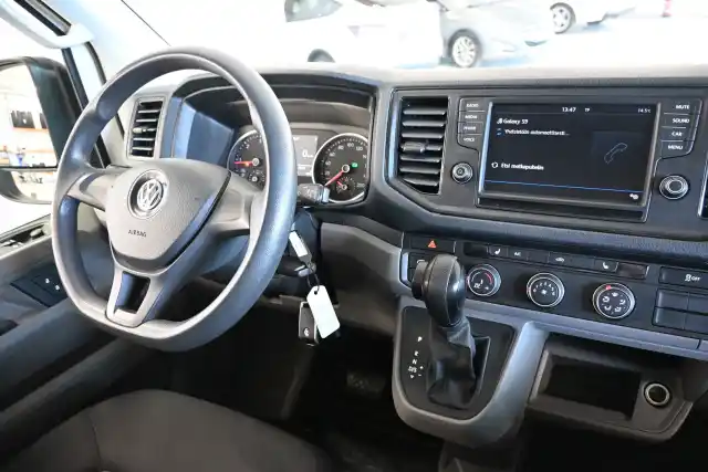 Valkoinen Pakettiauto, Volkswagen Crafter – FNX-739