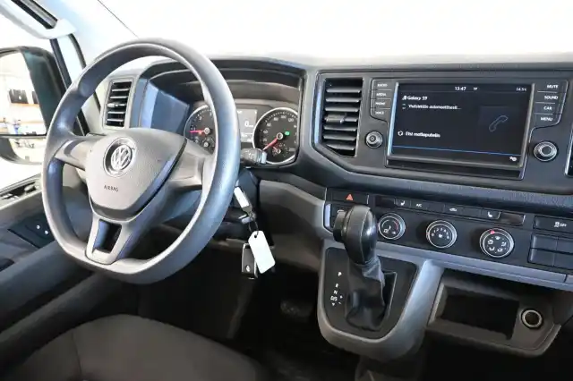 Valkoinen Pakettiauto, Volkswagen Crafter – FNX-739