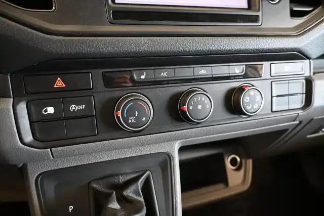 Valkoinen Pakettiauto, Volkswagen Crafter – FNX-739