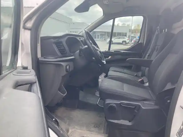 Valkoinen Pakettiauto, Ford Transit Custom – FNY-523
