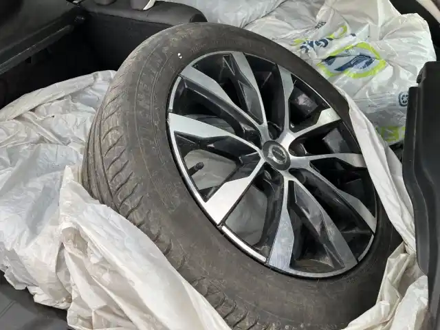 Musta Viistoperä, Volvo V40 Cross Country – FNZ-260