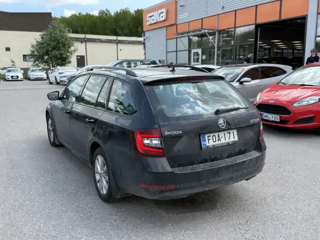 Musta Farmari, Skoda Octavia – FOA-171