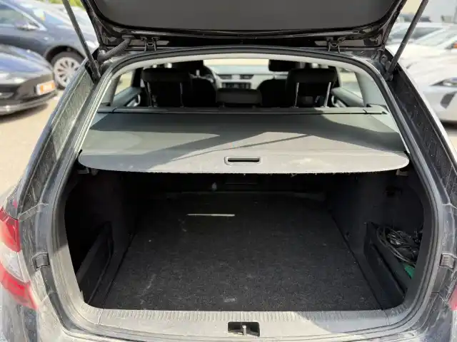 Musta Farmari, Skoda Octavia – FOA-171