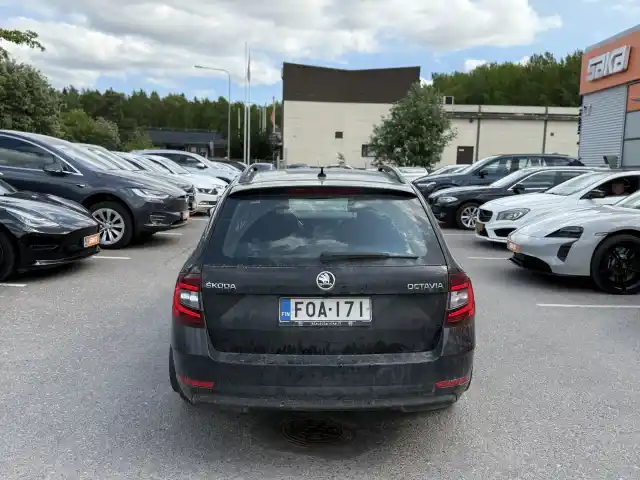 Musta Farmari, Skoda Octavia – FOA-171