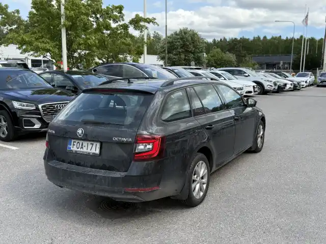 Musta Farmari, Skoda Octavia – FOA-171