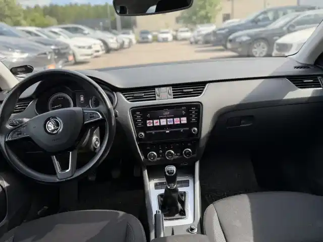 Musta Farmari, Skoda Octavia – FOA-171