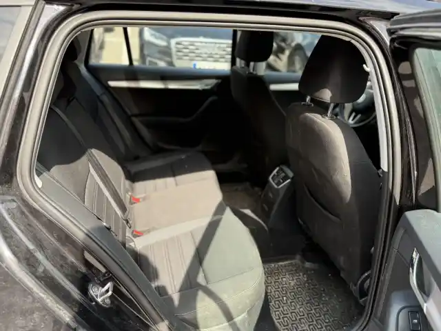 Musta Farmari, Skoda Octavia – FOA-171