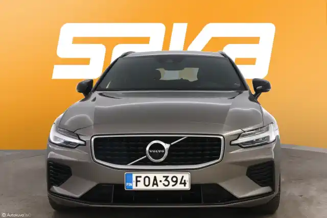 Harmaa Farmari, Volvo V60 – FOA-394