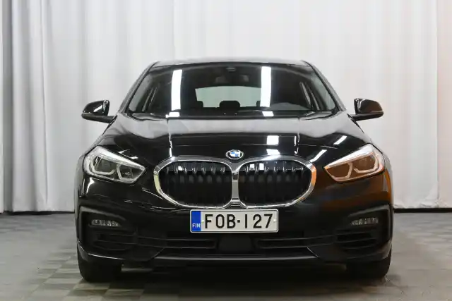 Musta Viistoperä, BMW 118 – FOB-127