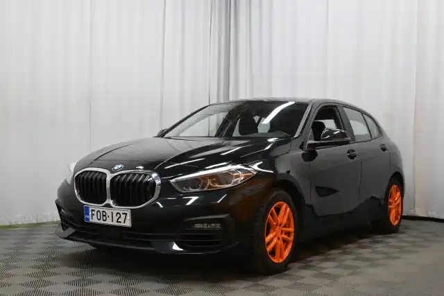 Musta Viistoperä, BMW 118 – FOB-127