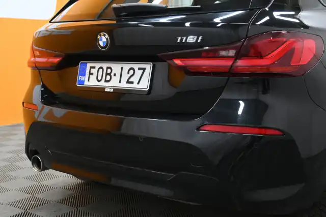 Musta Viistoperä, BMW 118 – FOB-127