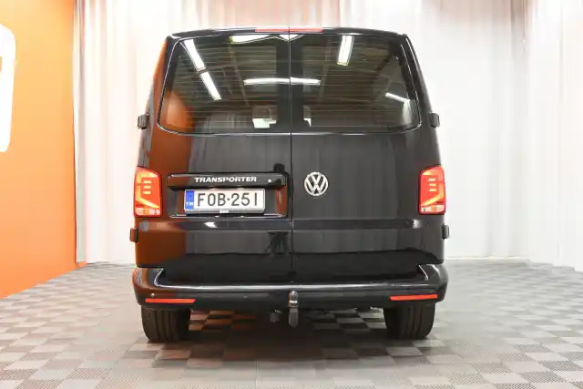 Musta Pakettiauto, Volkswagen Transporter – FOB-251