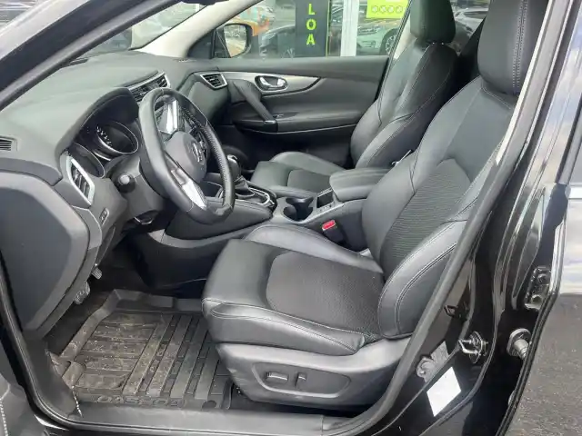 Musta Maastoauto, Nissan Qashqai – FOB-963