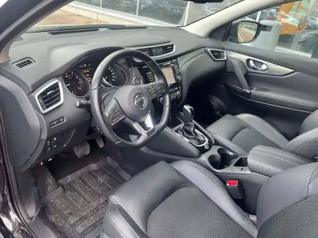 Musta Maastoauto, Nissan Qashqai – FOB-963
