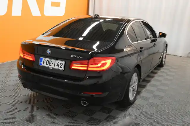 Musta Sedan, BMW 530 – FOE-142