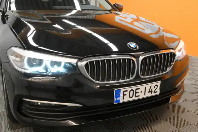 Musta Sedan, BMW 530 – FOE-142