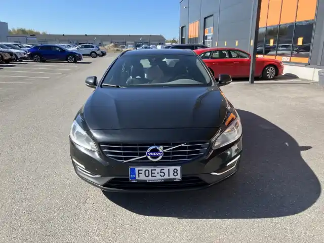 Musta Farmari, Volvo V60 – FOE-518