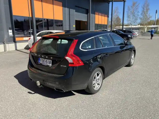 Musta Farmari, Volvo V60 – FOE-518