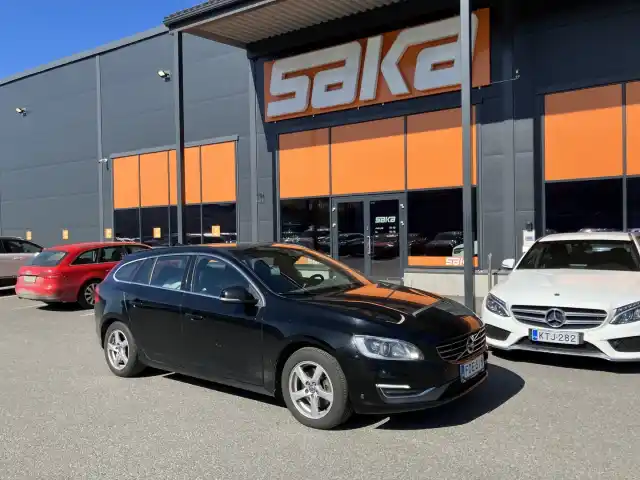 Musta Farmari, Volvo V60 – FOE-518