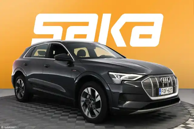 Harmaa Maastoauto, Audi e-tron – FOF-627