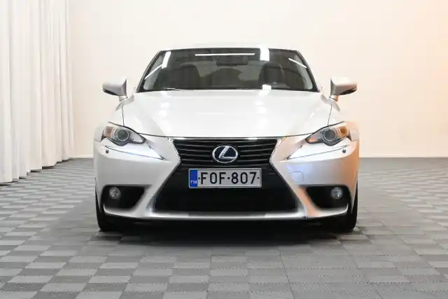 Harmaa Sedan, Lexus IS – FOF-807