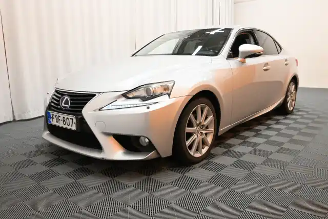 Harmaa Sedan, Lexus IS – FOF-807