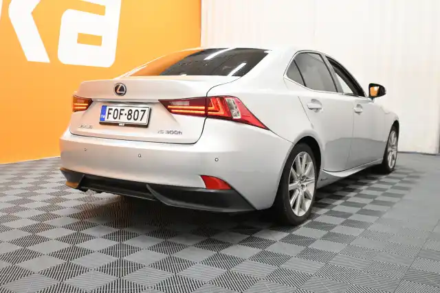 Harmaa Sedan, Lexus IS – FOF-807