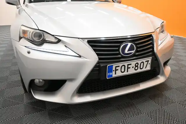 Harmaa Sedan, Lexus IS – FOF-807