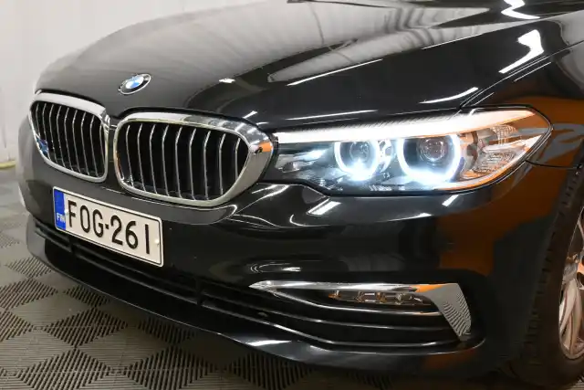 Musta Sedan, BMW 530 – FOG-261