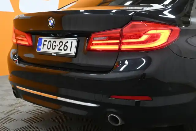 Musta Sedan, BMW 530 – FOG-261