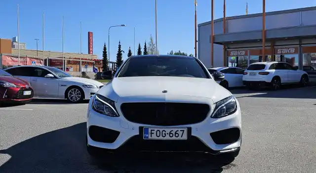 Valkoinen Sedan, Mercedes-Benz C – FOG-667