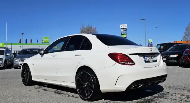 Valkoinen Sedan, Mercedes-Benz C – FOG-667